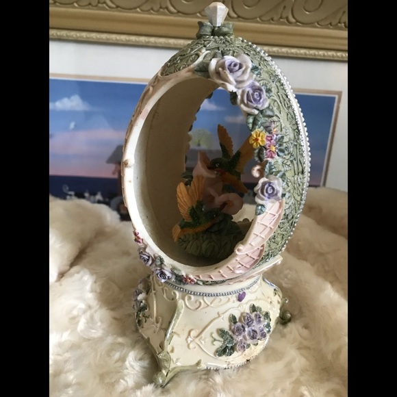 Rare Vintage 1980’s Hummingbird Musical Moving Egg - Picture 4 of 8